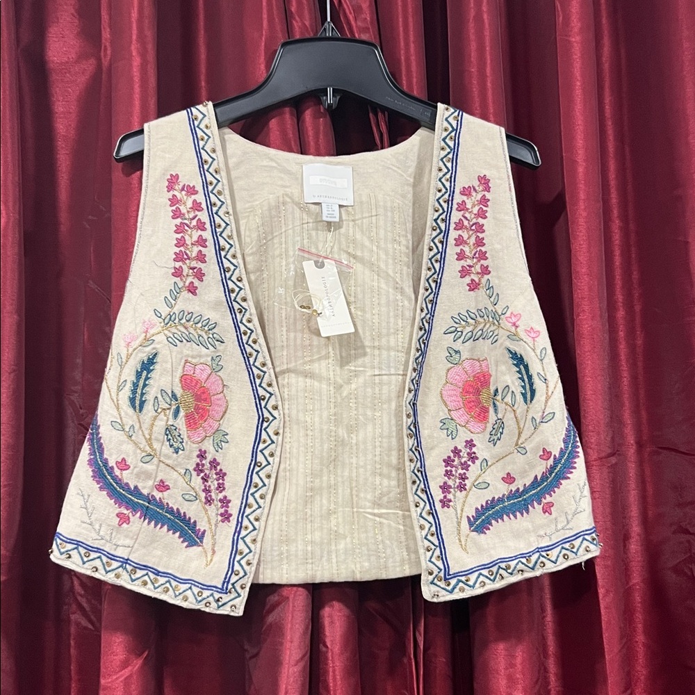NEW Anthropologie Beige and Gold Embroidered Women’s Vest, Size 2 NWT